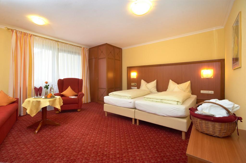 Kurhotel Kaiser Trajan Bad Goegging Room photo