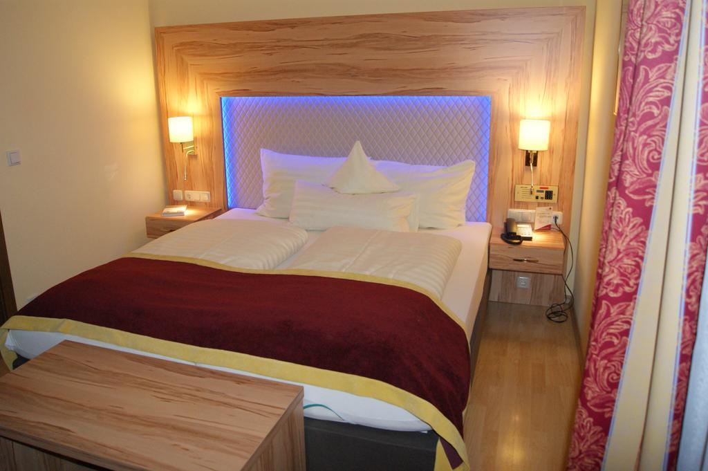 Kurhotel Kaiser Trajan Bad Goegging Room photo